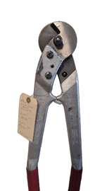Felco C16 Two-Hand Wire Rope Cutter. 5/8"" (16mm) cutting capacity. Features triangular cutting system for clean cuts without crushing. Forged aluminum handles with hardened steel blades