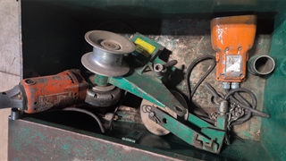 Greenlee 444 Sidewinder Hand Bender. Features a ratcheting handle to provide increased leverage for bending 1/2 inch, 3/4 inch, and 1 inch EMT, IMC, and Rigid conduit. Includes a degree indicator for accurate offsets and saddles. Portable design with inte