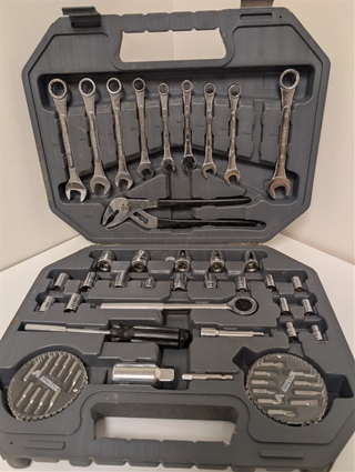The Alltrade 59-piece tool set provides a versatile selection of tools for the value-conscious homeowner or DIY mechanic. This set includes 1/4-inch and 3/8-inch drive ratchets and sockets in both SAE and Metric sizes to ensure a proper fit for any fasten
